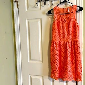 Xhilaration sleeveless lace dress for women with built in lining. Size M